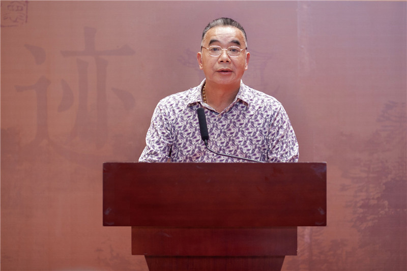 3廣西美術(shù)家協(xié)會(huì )副主席、桂林市美術(shù)家協(xié)會(huì )主席張賢宣讀賀信.jpg