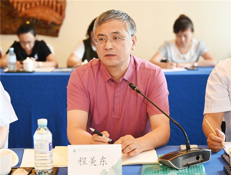 13 北京大學(xué)中共黨史研究中心常務(wù)副主任、北京大學(xué)馬克思主義學(xué)院教授程美東作專(zhuān)題發(fā)言（李顯楊 攝）.jpg