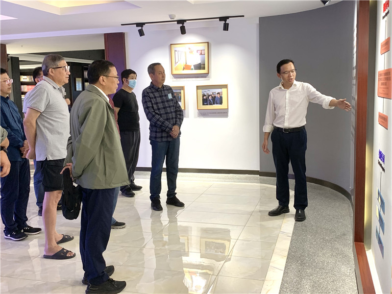 卜憲群一行聽(tīng)取集團公司發(fā)展情況匯報 熊文楷 攝.jpg