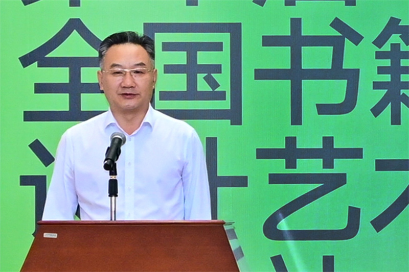 廣西壯族自治區黨委宣傳部副部長(cháng)、廣西壯族自治區新聞出版局（自治區版權局）局長(cháng)王曉華宣布展覽開(kāi)幕.jpg