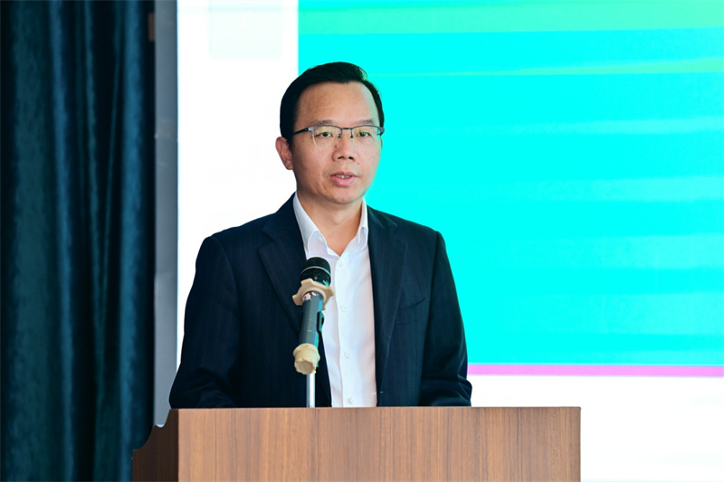 集團公司黨委副書(shū)記、總編輯湯文輝在論壇上致辭.jpg