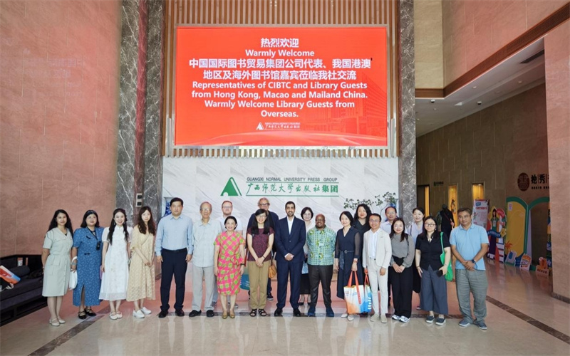 與會(huì )嘉賓合影.jpg