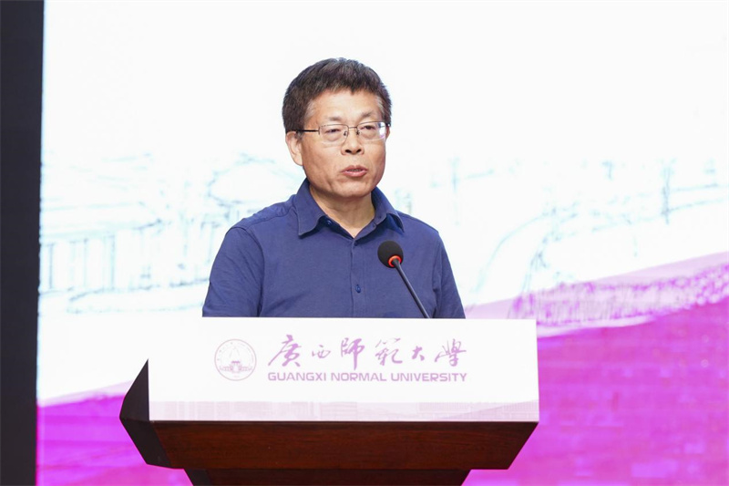 全國出版專(zhuān)業(yè)學(xué)位研究生教育指導委員會(huì )副主任、南京大學(xué)出版研究院常務(wù)副院長(cháng)張志強致辭.jpg