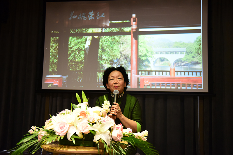 《新三屆致新生》作者之一，廣西師范大學(xué)王枬教授分享《花橋榮記》背后的故事（李顯楊 攝）.jpg