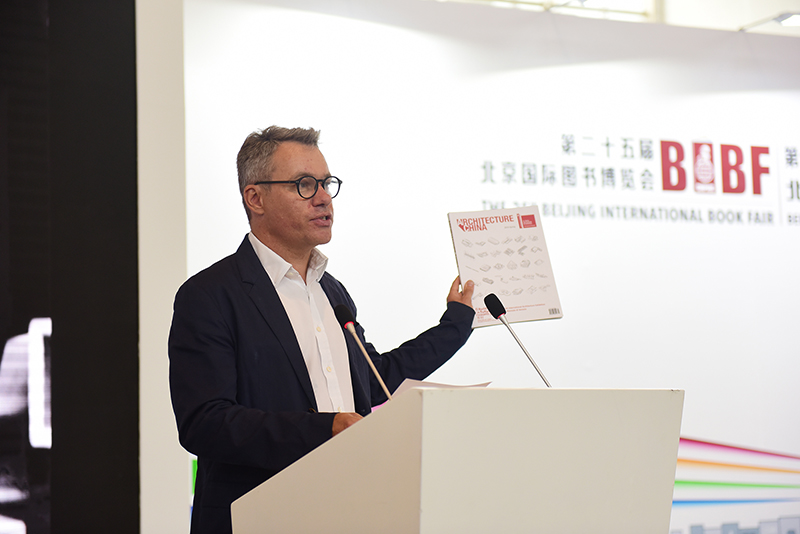 James Smith先生宣布《建筑中國》雜志創(chuàng  )刊.JPG