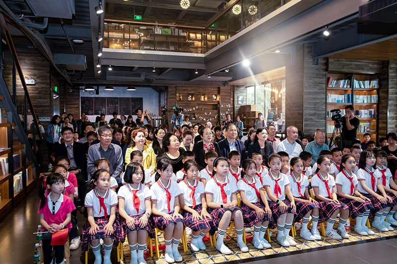 1555832198107329.jpg 獨秀書(shū)房·旗艦店主會(huì )場(chǎng)現場(chǎng)(黃珊虎攝).jpg