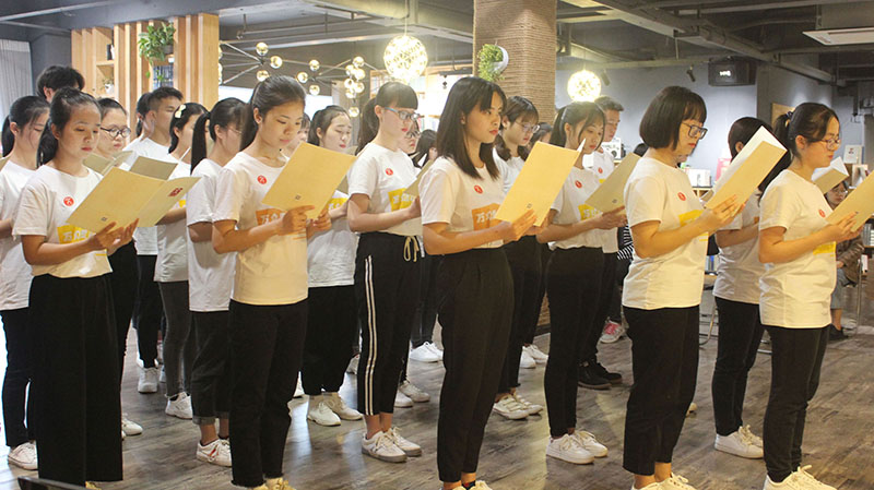 1556011925699911.jpg 廣西師范大學(xué)育才校區快閃現場(chǎng)-黎曉玲攝.jpg