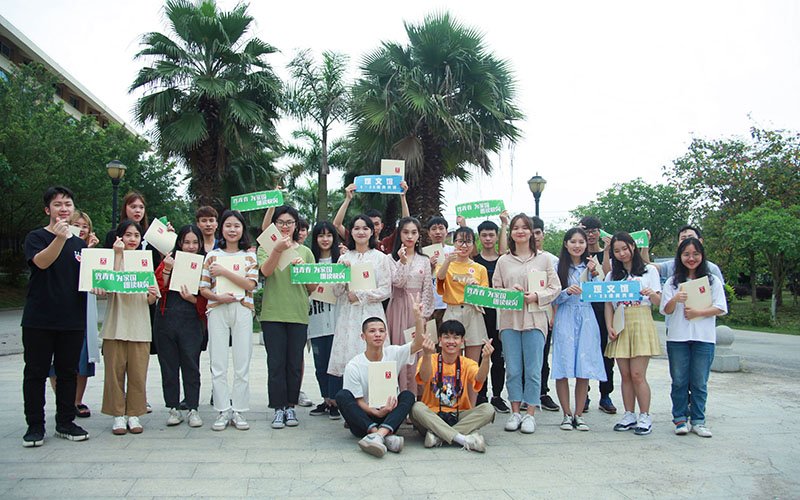 1556011958508377.jpg 桂林電子科技大學(xué)北海校區快閃現場(chǎng)-潘安航-攝.jpg