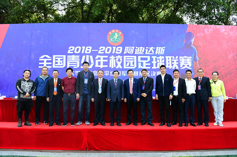 1557480478145146.jpg 出席開(kāi)幕式的領(lǐng)導嘉賓合影留念(李顯楊 攝).jpg