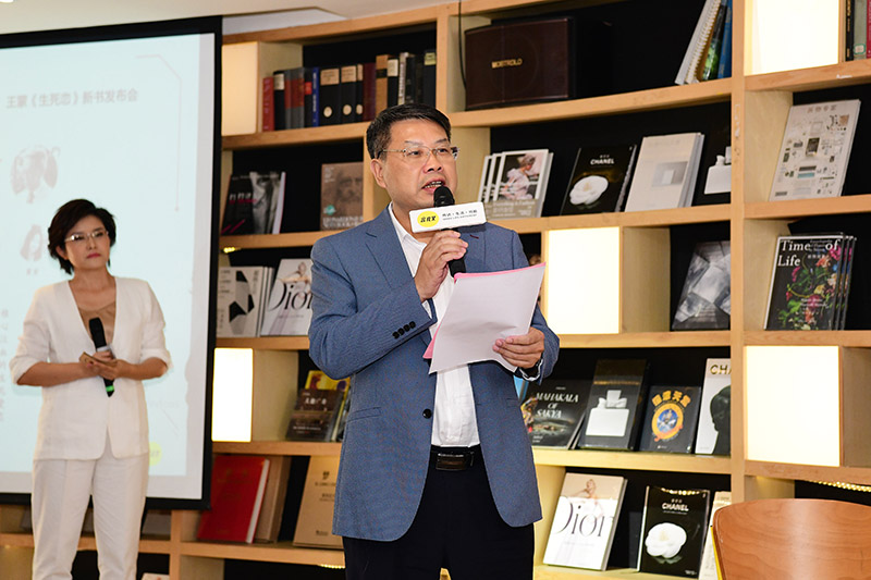 廣西師范大學(xué)出版社集團黨委書(shū)記、董事長(cháng)張藝兵致辭（李顯楊 攝）.jpg