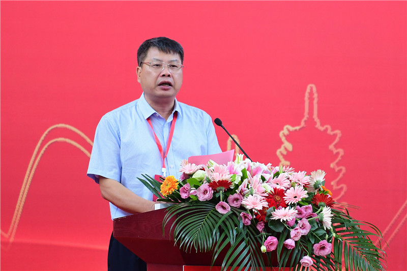 廣西師范大學(xué)出版社黨委書(shū)記、董事長(cháng)張藝兵致辭 李顯楊 攝.JPG