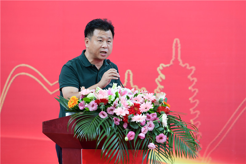 中國美術(shù)發(fā)行專(zhuān)業(yè)委員會(huì )第五屆委員會(huì )副主任委員、福建美術(shù)出版社社長(cháng)兼總編輯郭武致辭 李顯楊 攝.JPG