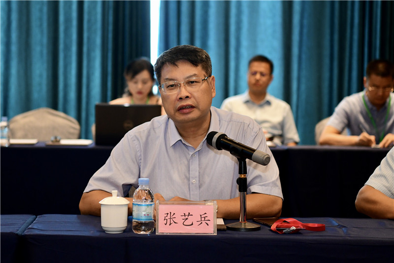 廣西師大出版社集團黨委書(shū)記、董事長(cháng)張藝兵發(fā)言.jpg