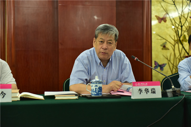 首都師范大學(xué)歷史學(xué)院教授、教育部長(cháng)江學(xué)者特聘教授李華瑞發(fā)言（郭倩 攝）.JPG