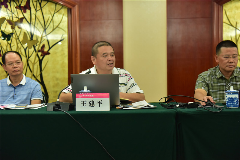 廣西社會(huì )科學(xué)院文化研究所所長(cháng)、研究員王建平發(fā)言（郭倩 攝）.JPG