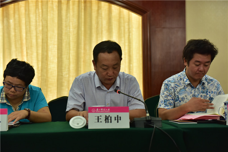 廣西民族大學(xué)社會(huì )與發(fā)展學(xué)院院長(cháng)、教授王柏中發(fā)言（郭倩 攝）.JPG