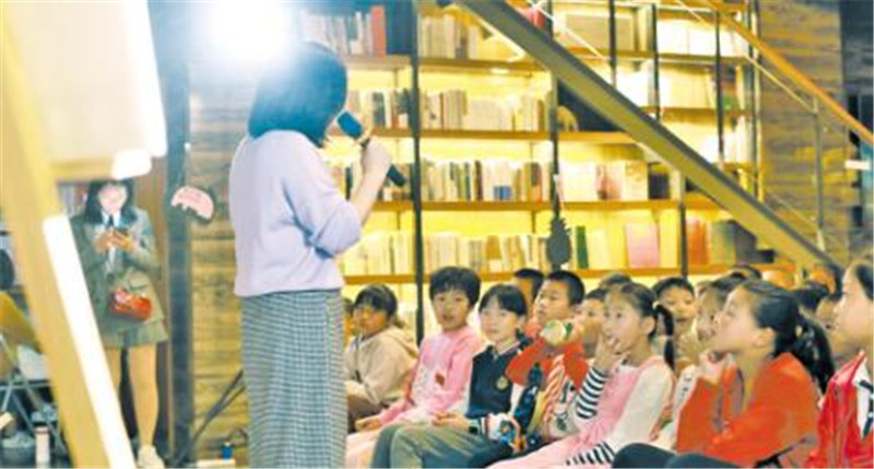 獨秀書(shū)房·旗艦店領(lǐng)讀人劇場(chǎng)讀劇會(huì )。 蔣正春 攝.jpg