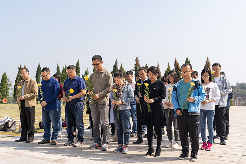 1573879699919072.jpg 集體默哀.jpg