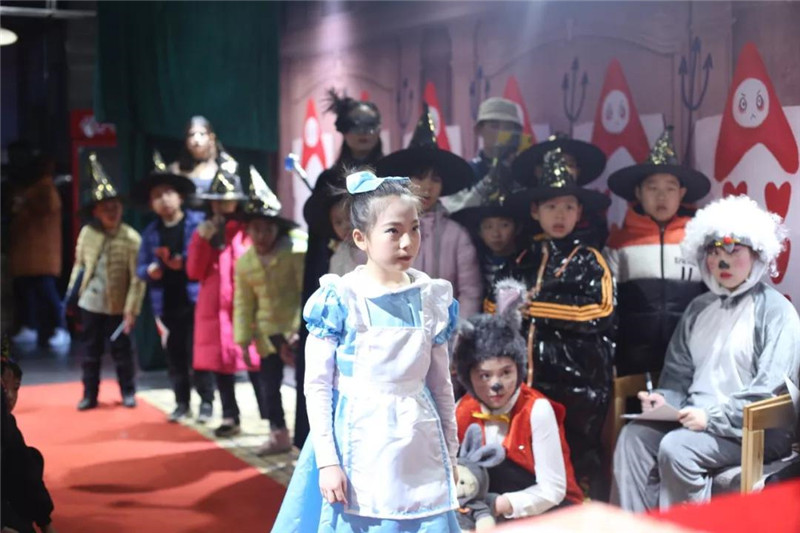 1588044741135223.jpg 《愛(ài)麗絲漫游奇境》沉浸式讀劇會(huì ).jpg