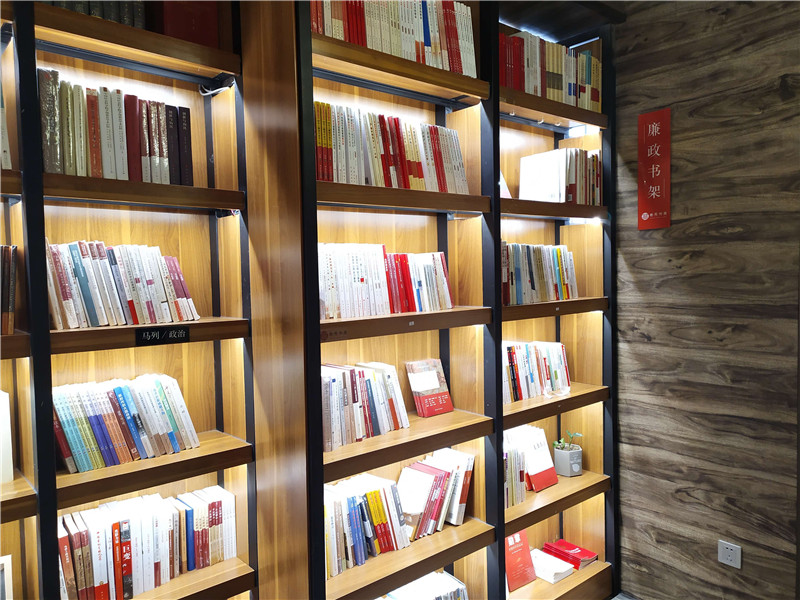 1589188714446454.jpg 2獨秀書(shū)房“廉政書(shū)架”(孟彥名攝).jpg