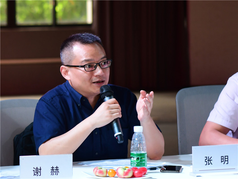 廣西師范大學(xué)出版社美術(shù)館館長(cháng)、美術(shù)分社總編輯張明出席簽約儀式（秦念 攝）.JPG